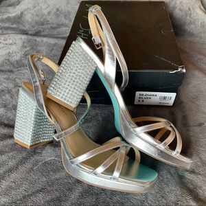 Betsey Johnson Womens Zhara Sandals  9.5M